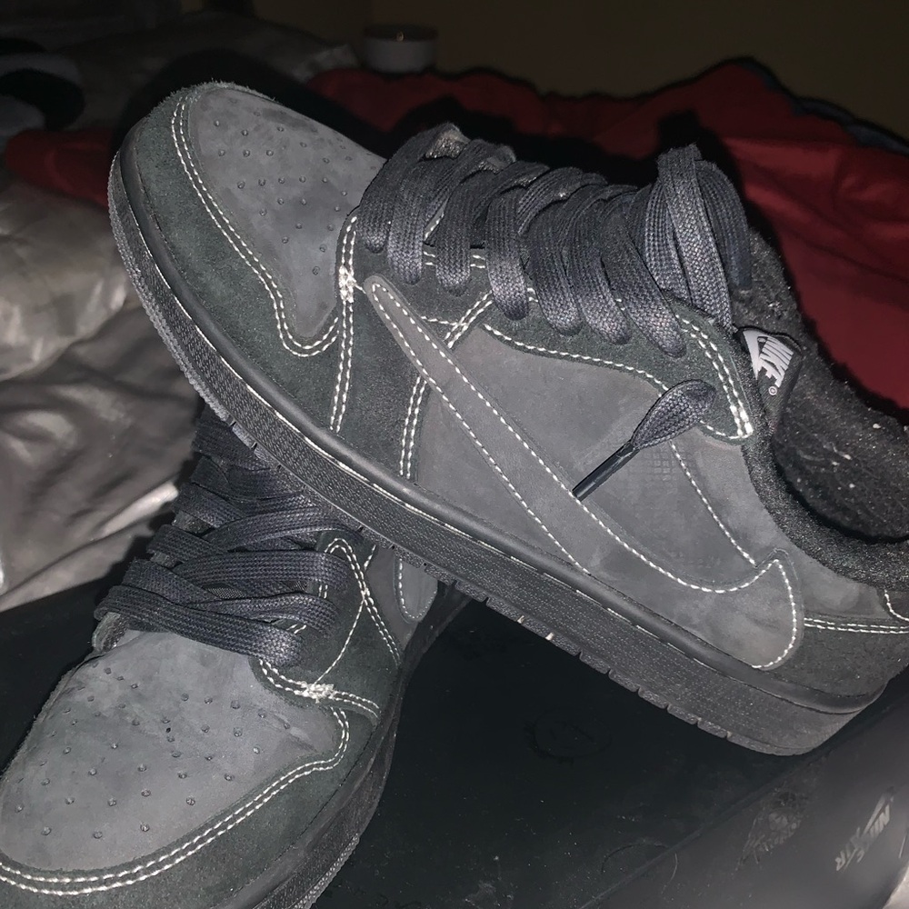 Jordan 1’s X Travis Scott black phantoms size 9 men’s